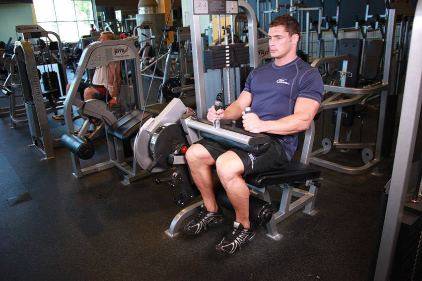 Curl femoral sentado, final