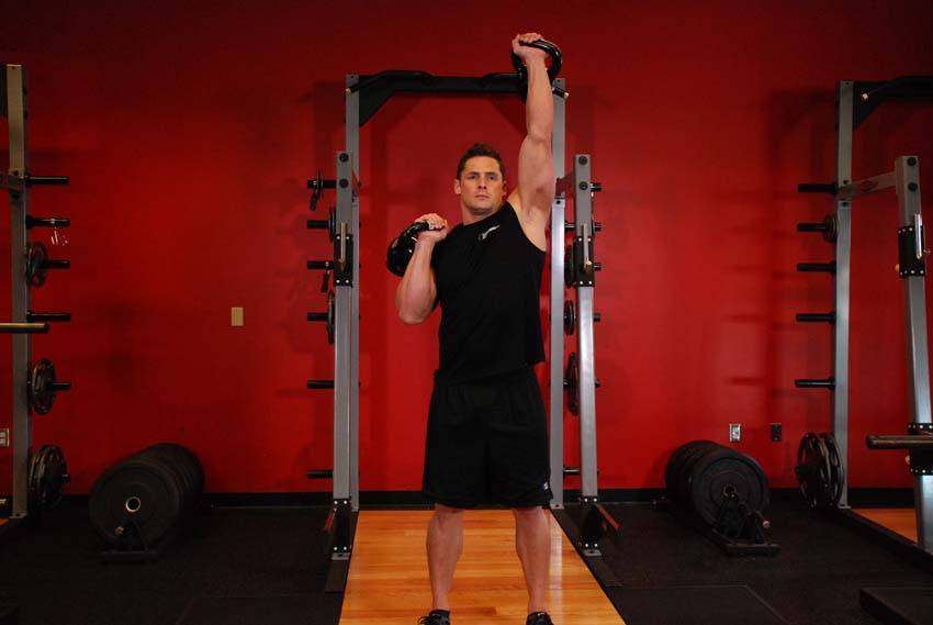 Press alterno con kettlebell, final