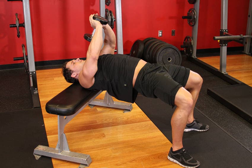 Pullover con mancuerna y brazos flexionados, inicio