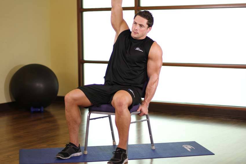 Estiramiento lumbar en silla, final
