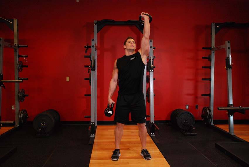 Molino con dos kettlebells, inicio