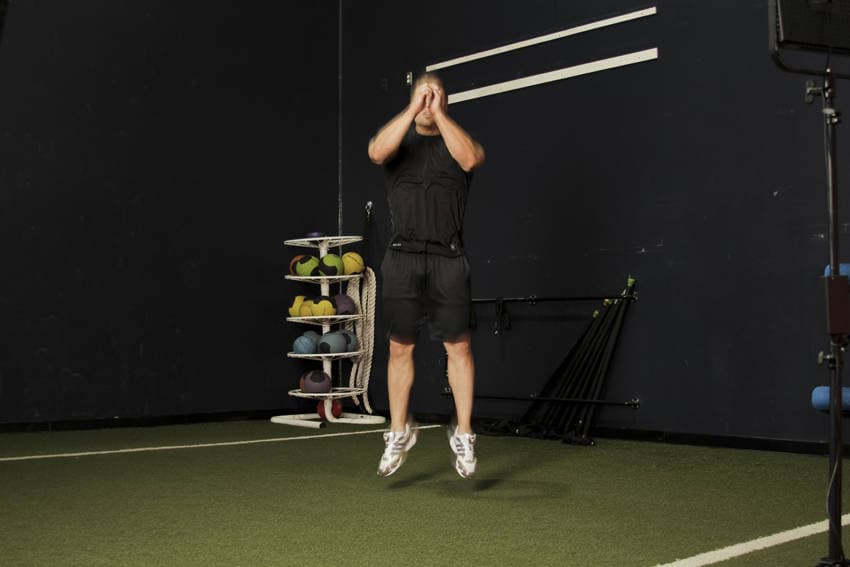 Talones al glúteo a dos piernas, final
