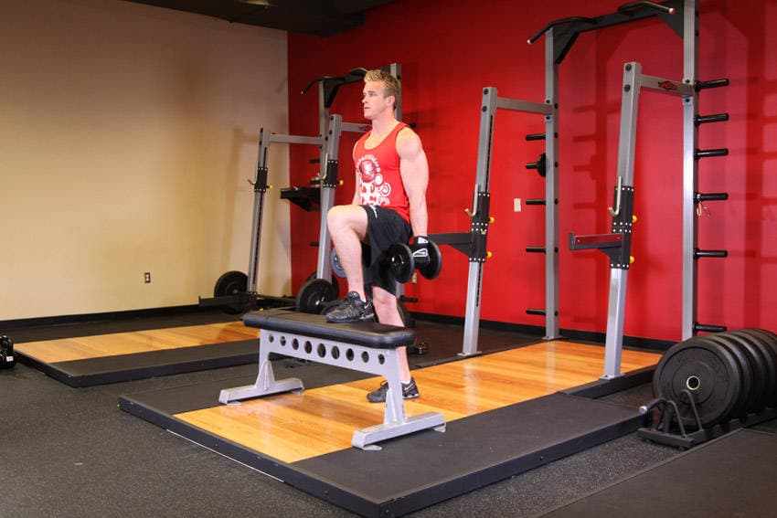 Subidas al cajón con mancuernas, final