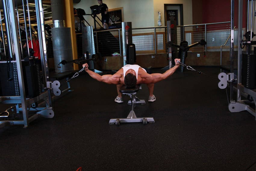 Flat Bench Cable Flyes, start
