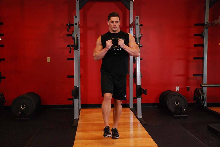 Sentadilla pistol con kettlebell, inicio