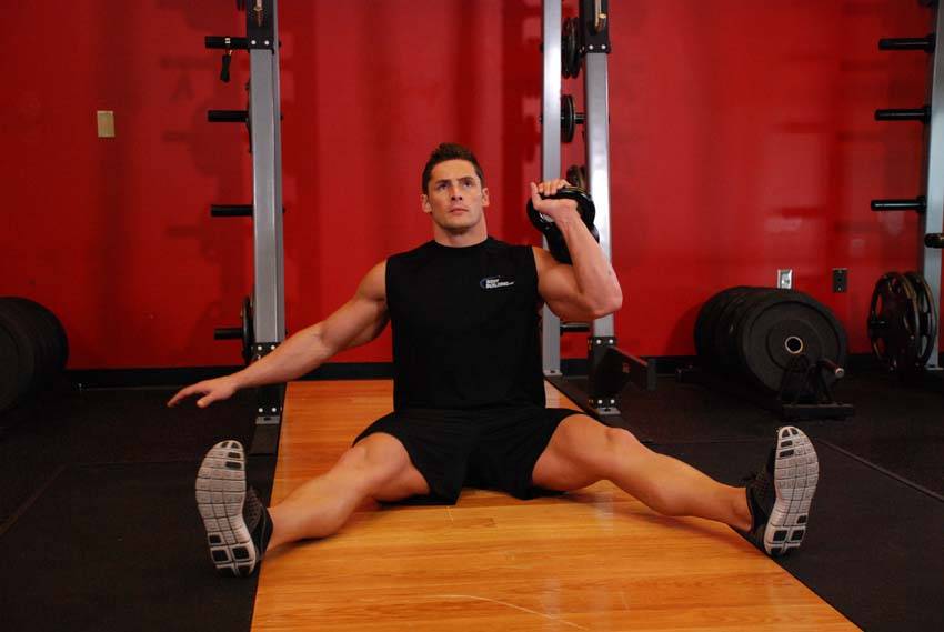 Press sentado con kettlebell, inicio