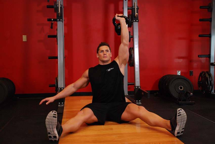 Press sentado con kettlebell, final