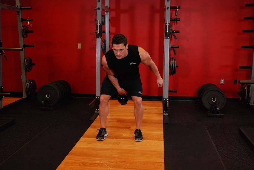Cargada a un brazo con kettlebell, final