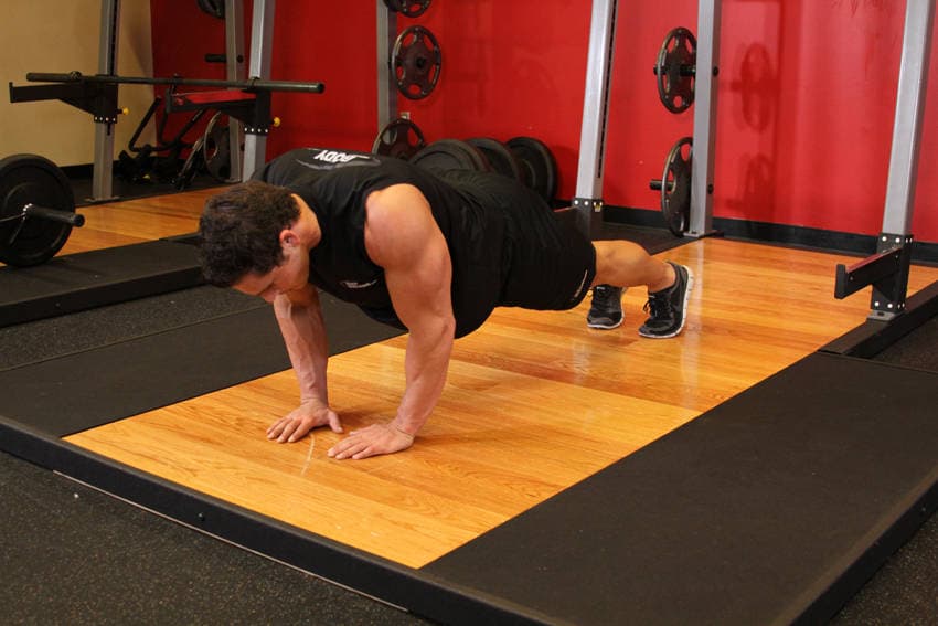 Flexiones con las manos juntas para tríceps, inicio