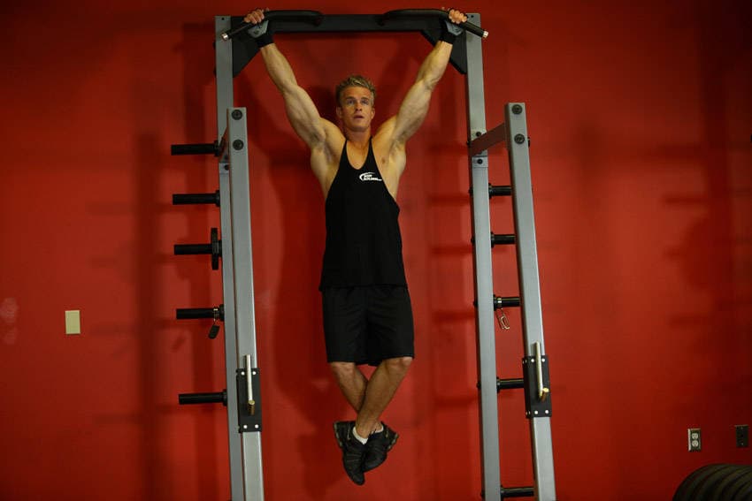 Wide-Grip Rear Pull-Up, start